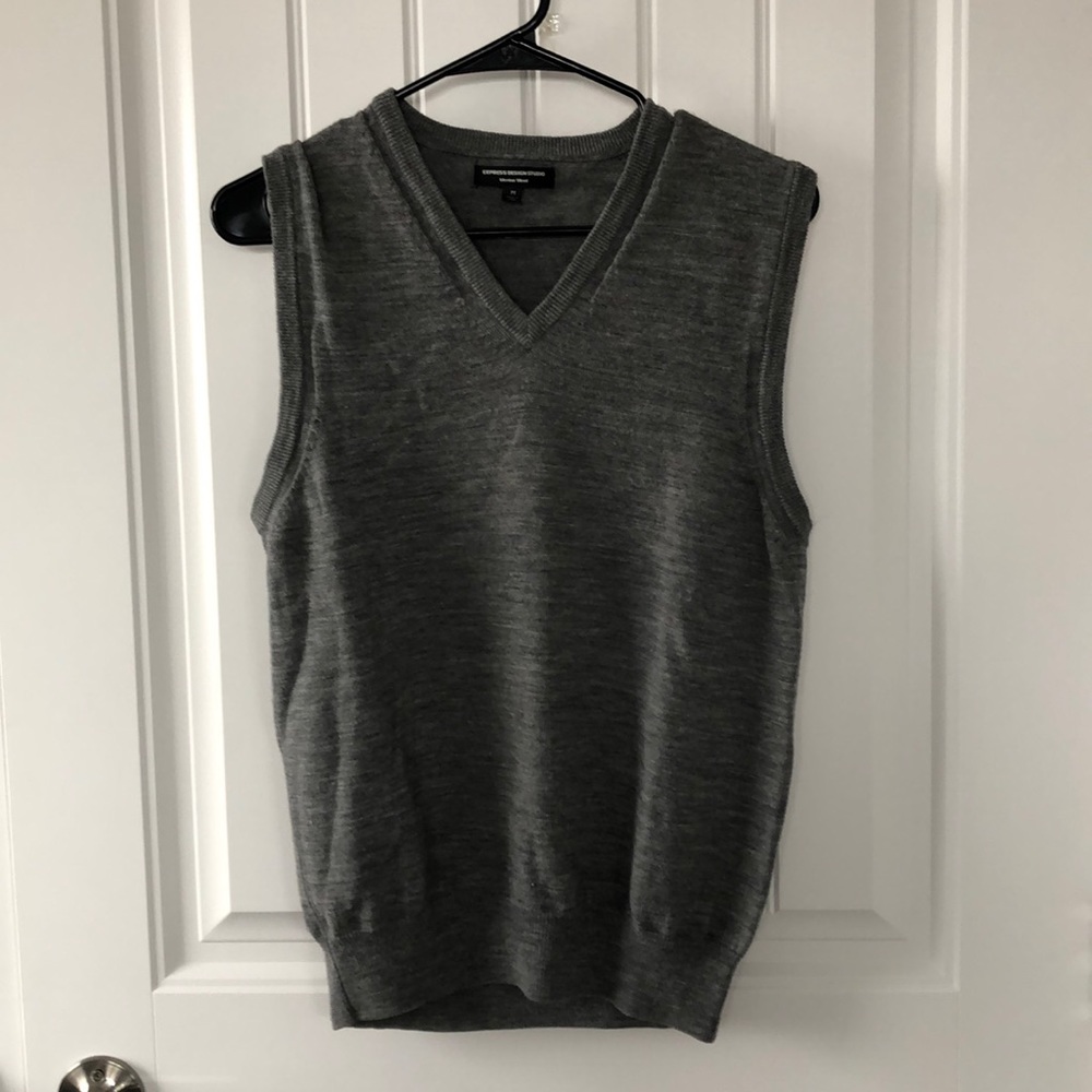 Express men’s sweater vest size M